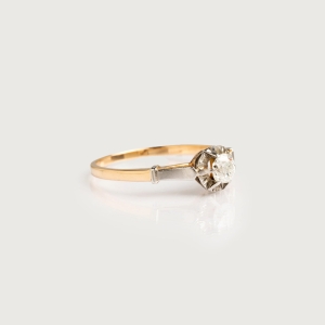 vintage gold ring with diamond