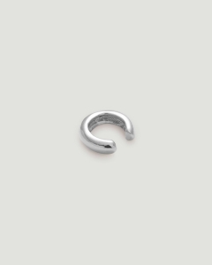 Srebrna-nausznica-próby-925-o-średnicy-1.6cm-i-grubości-3-mm-nowoczesna-minimalistyczna-biżuteria-idealna-na-co-dzień-jagg.
