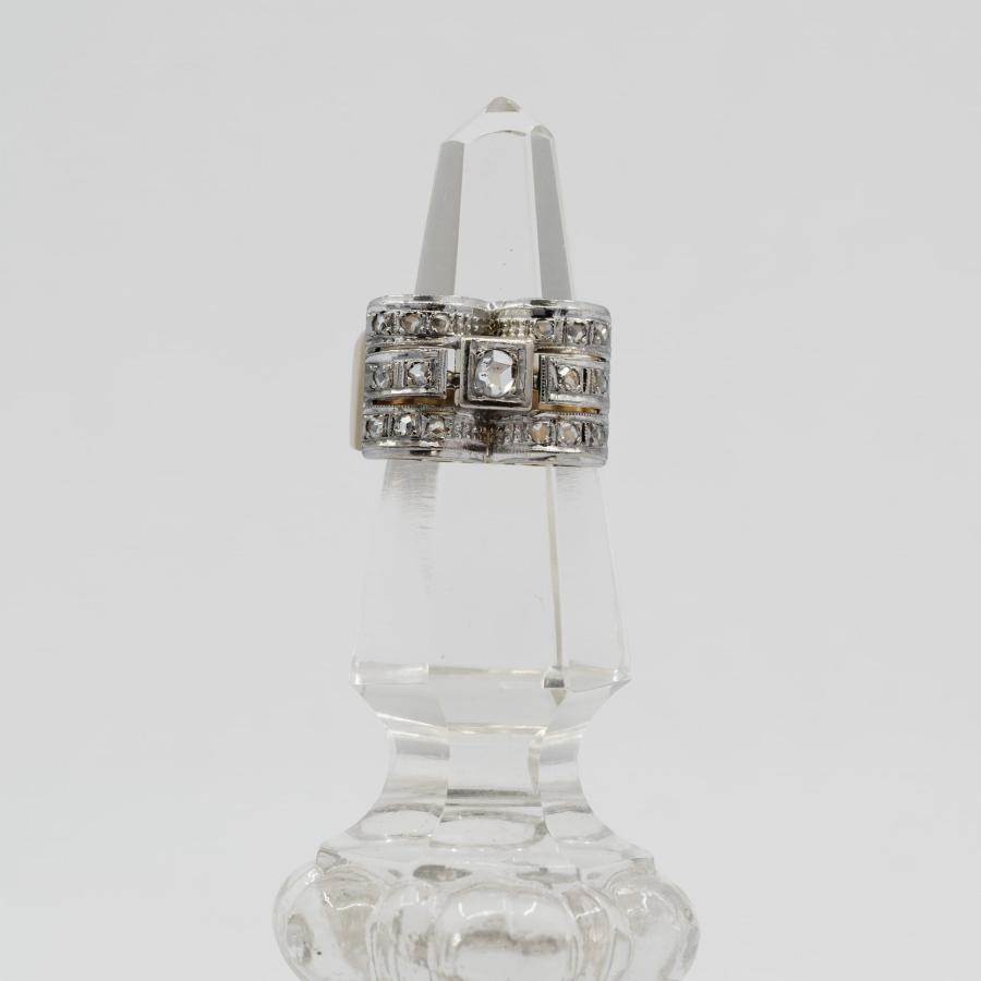 Tank Art Deco z diamentami.