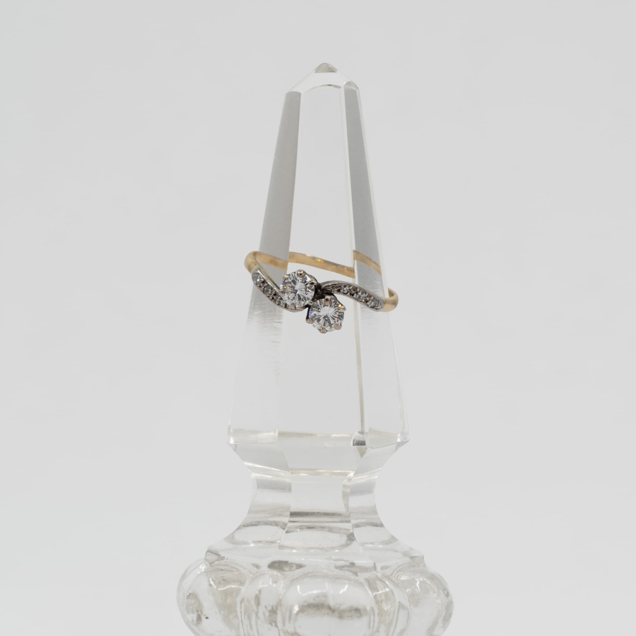pierscionek-vintage-Toi-et-Moi-z-dwoma-diamentami-zloto-750-platyna-950-jagg