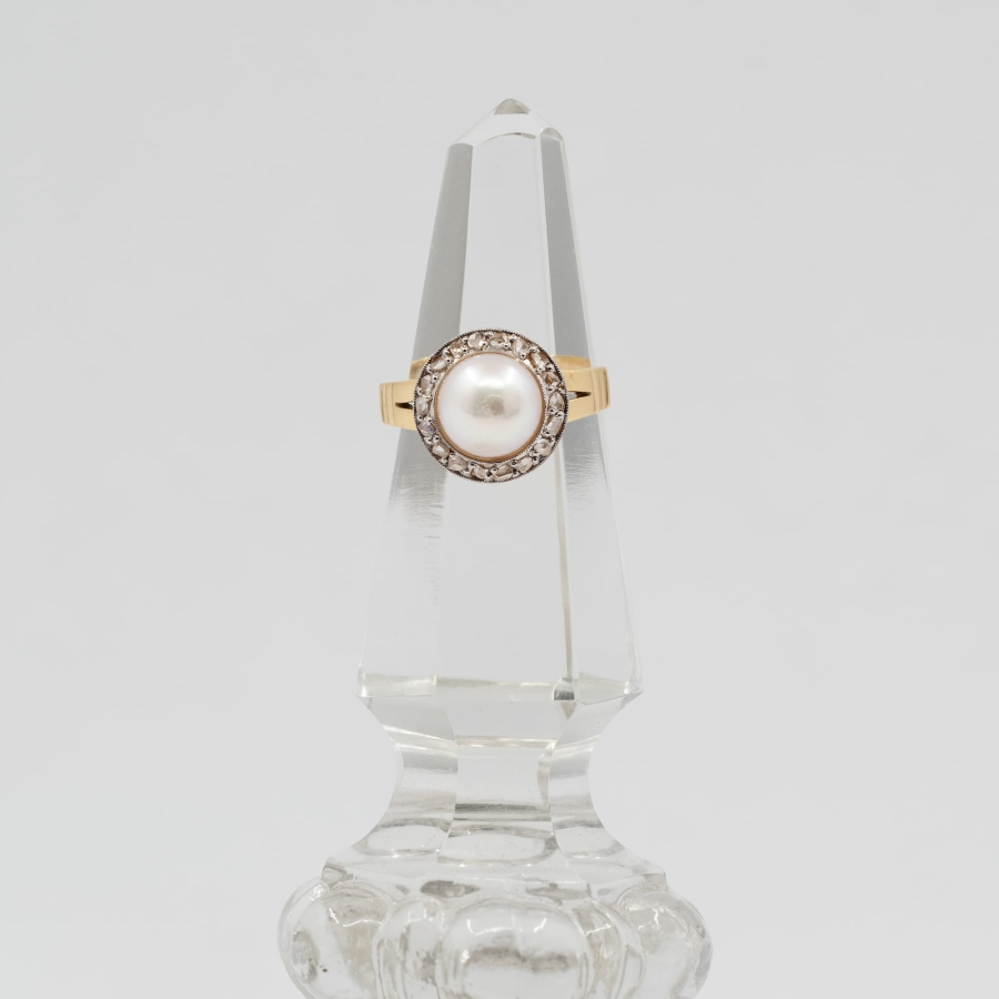 gold-ring-with-pearl